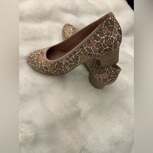 Dorking By Fluchos Women's Tan Patterned Stacked Kitten Heels 🤩